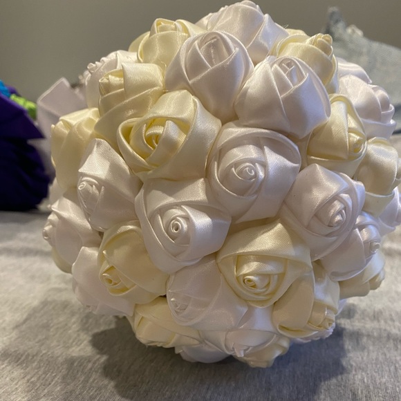 New handmade ribbon rose bouquet. White and ivory accents. - Picture 3 of 3
